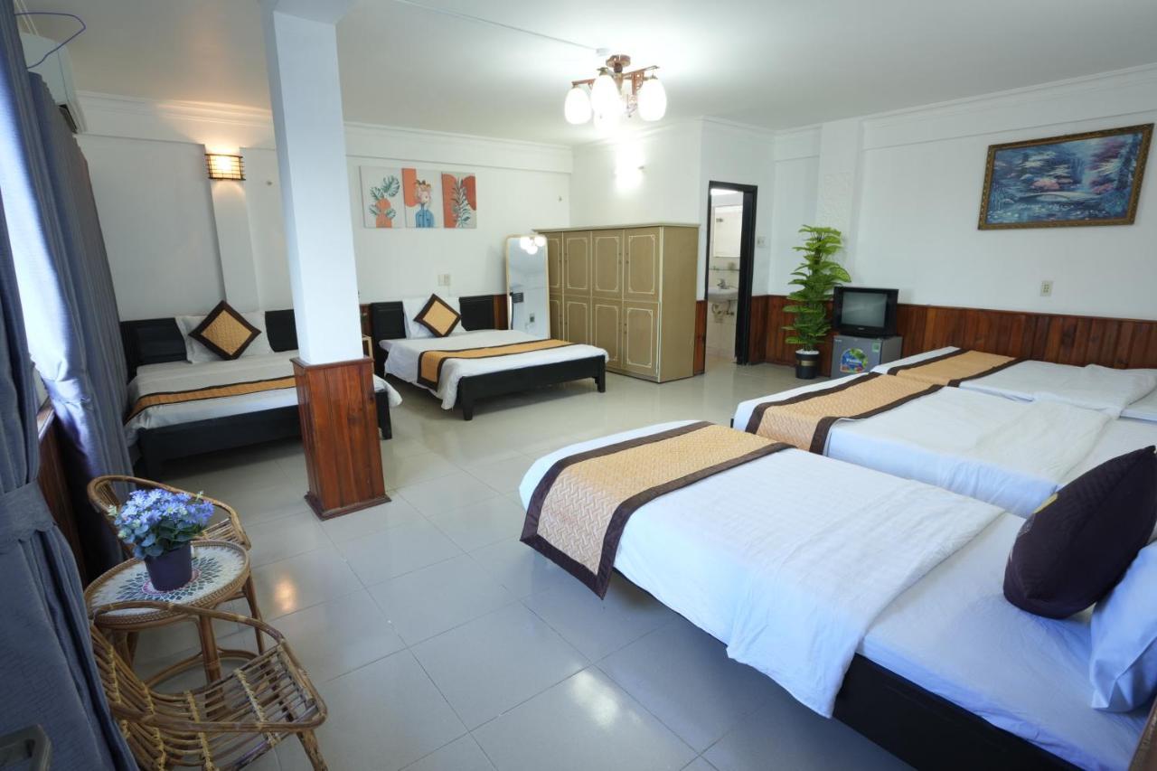 Casablanca Hotel Hue Bagian luar foto