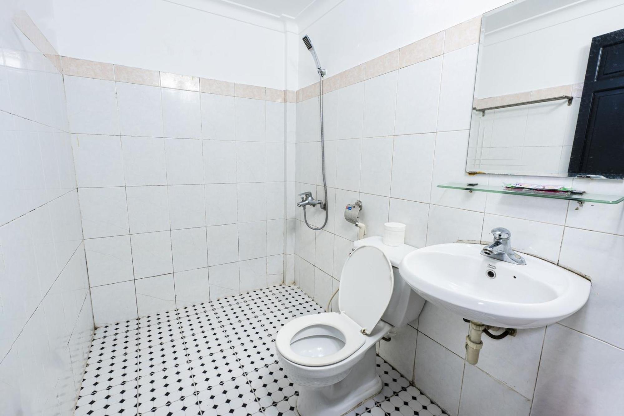 Casablanca Hotel Hue Bagian luar foto