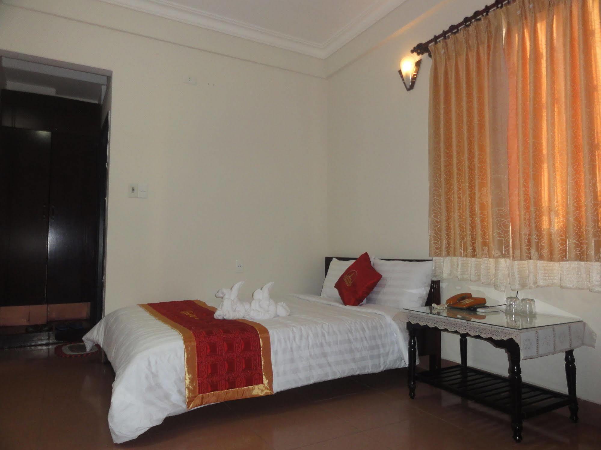 Casablanca Hotel Hue Bagian luar foto