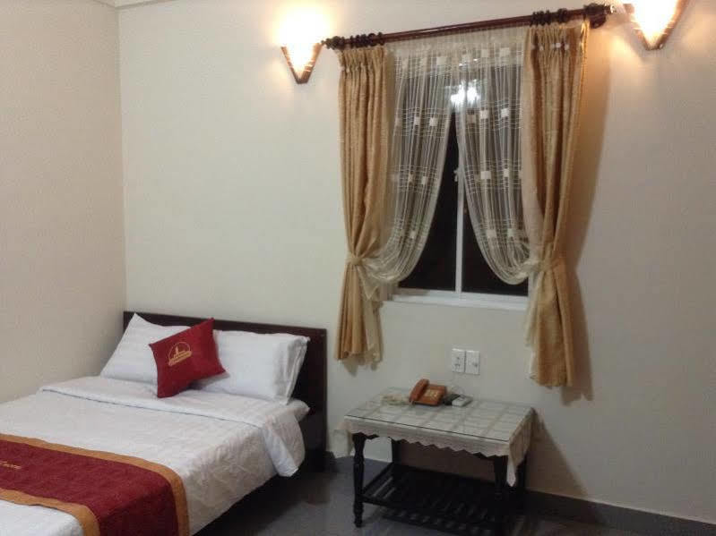 Casablanca Hotel Hue Bagian luar foto