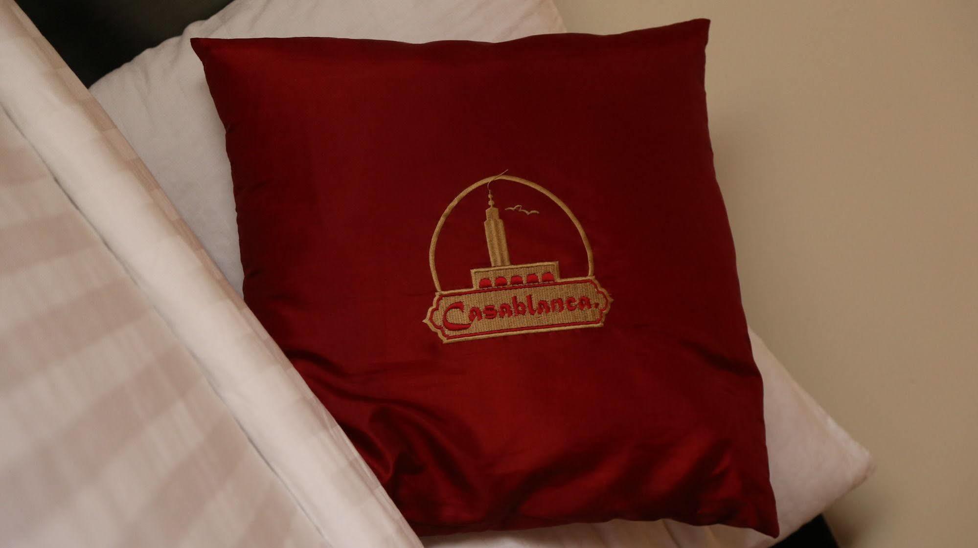 Casablanca Hotel Hue Bagian luar foto