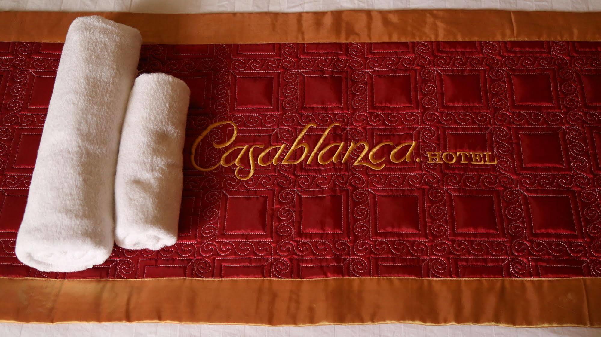 Casablanca Hotel Hue Bagian luar foto